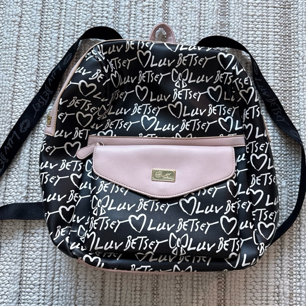 BETSEY JOHNSON Luv Betsy Black /Pink White Logo Backpack w Detachable Crossbody